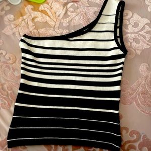 One shoulder stripped shirt